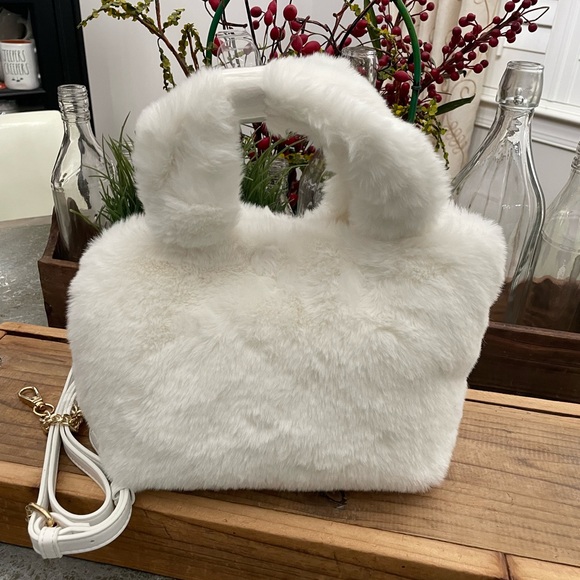 CYNTHIA ROWLEY SNOW WHITE FAUX FUR CHRISTMAS HOLIDAY CROSSBODY SNAP PURSE - Picture 6 of 9